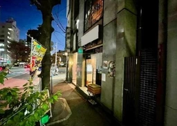渋谷駅 徒歩6分 約7.3坪 ラーメン店居抜き物件【飲食可】外観