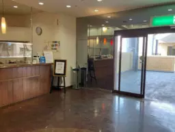 春木駅 徒歩5分 大型商業施設内 造作無償 2Fカラオケ店居抜き物件 【飲食可】外観