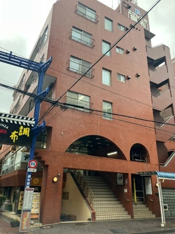 「調布」駅中央口徒歩5分、旧甲州街道沿い、事務所仕様、サービス業歓迎外観