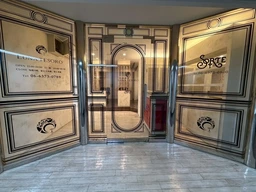 阪急大阪梅田駅徒歩1分　美容室居抜外観