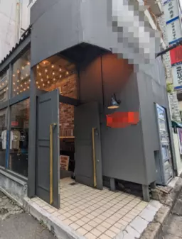 明治神宮前〈原宿〉駅 徒歩5分 B1Fアパレル店居抜き物件 【飲食不可】