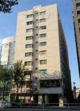 新宿三丁目駅 徒歩5分 2F スケルトン物件 【飲食不可】