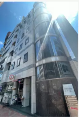 飯田橋駅徒歩1分・角地ビル2階｜2人前後に最適な約7坪コンパクト店舗事務所外観