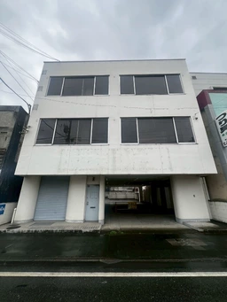 旧中山道沿い一棟貸店舗・事務所！駐車スペースもあり&本庄駅から徒歩9分でアクセス良好。※飲食不可となります。外観