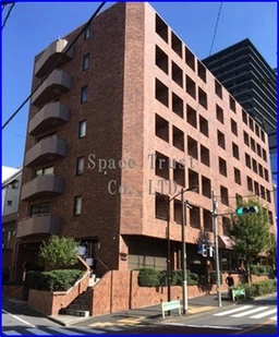 〖貸事務所〗赤坂御所近く·開静な住宅街　ビンテージマンションタイプの貸事務所《SOHO,サービス店舗,住居不可》外観