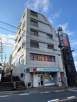 神楽坂駅２分／美容系店舗／マッサージ・サロンなどに／室内ほぼリフォームで新品♪／日当たり良好♪外観