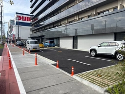 新築マンション1階（前面敷地に駐車場あり）/想定業種メールにてご連絡ください。概要書送付いたします。外観