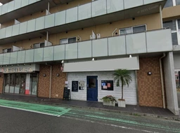 神奈川新町駅西口目の前／踏切に挟まれた立地の路面店／第一京浜近し【飲食相談】外観