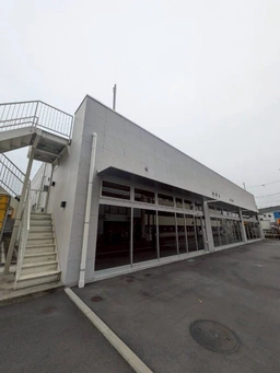 ＼辻堂駅より徒歩3分、1階店舗／現在空室、スケルトン渡し。駐車場2台分付き（敷地内に駐車可能か現地を確認ください）。外観