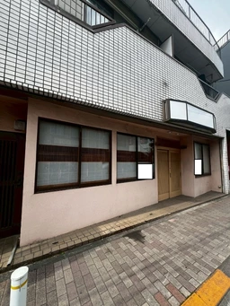 通り沿いの路面店舗！10坪スペースで使い易い広さです！大泉学園駅徒歩10分、何業も可です！外観