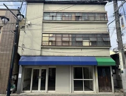 白楽駅 徒歩5分／六角橋商店街（旧綱島街道）の路面店【飲食不可】外観