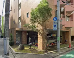代々木駅 徒歩5分◆『新宿御苑』千駄ヶ谷門まで約300m◆緑が広がる落ち着いた雰囲気◆ショールームなどに最適◆