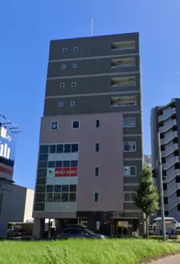 京王・小田急「多摩センター」駅徒歩２分、多摩ニュータウンに面する立地。外観