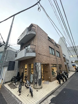 六本木駅 徒歩4分 1F路面店 現況:バイク修理店【業種相談】