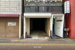 三鷹駅北口にて物販・サービス店向け路面物件となります。