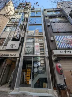 新橋エリア・赤レンガ通り沿いの好立地物件！業種のご相談も幅広く行っております！外観