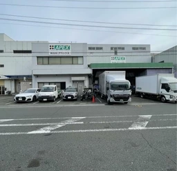 卸売業、運送センターに最適、２４時間操業可、大型ロング５台駐車可、前面道路１２ｍ、ダムウェーター付き（積載量５００㎏）外観
