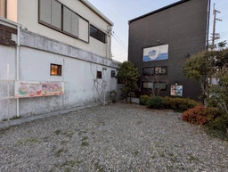 国道480号線沿いにある１階居抜き店舗！築浅　駐車場3台無料　大きい看板３個あり！外観