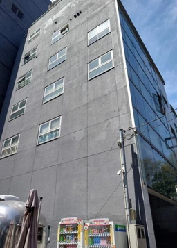 六本木一丁目駅 徒歩3分 4F スケルトン物件 ガラス張り【何業も可】〇〇