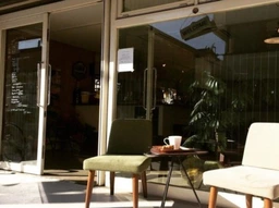 新松戸駅 徒歩8分 1階 現況:カフェ居抜き物件 【何業も可】外観