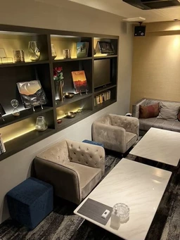 「六本木駅」徒歩1分！！内装美麗☆一棟貸し☆BAR居抜き物件外観