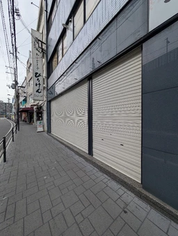 JR・山陽「垂水」駅前｜商店街に面する1階路面店舗外観