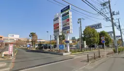 クイーンズマート　ヤオマサ内　現況：保険相談所　外観