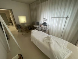 原宿駅徒歩6分、美内装のエステサロン居抜き物件です。