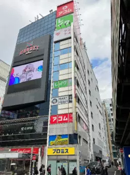 渋谷駅 徒歩1分　 渋谷スクランブル交差点すぐ横　1～2階