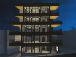 下北沢南口商店街至近の新築5区画　スタイリッシュな外観