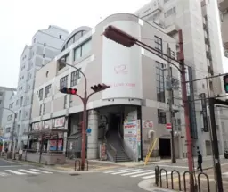 板宿駅 徒歩1分 西出高松前池線角ビル 1Fスケルトン物件 【飲食可】外観