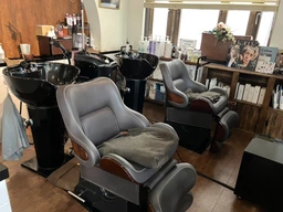 原宿駅 徒歩10分 5F 現況:美容室居抜き物件 【業種相談】内装美麗！外観