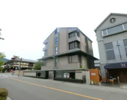 東山駅 徒歩8分 仁王門通沿い B1F〜4F一棟貸し 店舗物件 【軽飲食可】外観