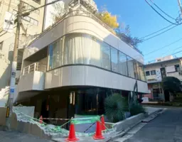 表参道駅 徒歩3分 　駅近好立地店舗　半地下1階　路面店