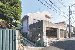 下北沢駅徒歩9分　飲食不可　駐⾞場２台分有外観