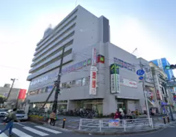 駅前広場に面した建物　EV1基