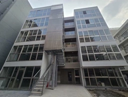 ⭐︎⭐︎新宿三丁目駅 徒歩5分 1F路面店！ガラス張りの築浅商業ビル【重飲食可】⭐︎⭐︎