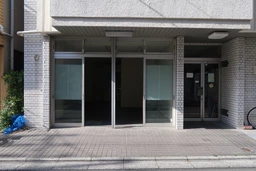 ◆日暮里駅徒歩６分◆路面店◆ペット系業種・レンタルスペース・食物販・整体にオススメ！◆深夜営業ご相談可◆敷金２ヶ月外観