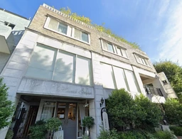 ≪表参道駅 徒歩7分｜B1階・141.89㎡｜業種相談≫