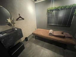 東日本橋駅徒歩1分、美内装のエステ居抜き物件です外観