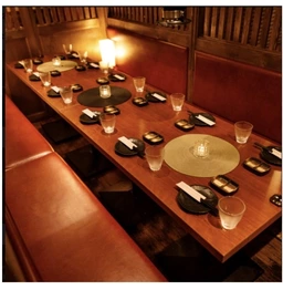 平塚駅徒歩2分！紅谷パールロード商店街沿い！1階、2階メゾネット店舗です！外観