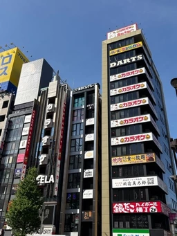 新宿駅近の好立地物件！靖国通り沿いで集客◎飲食相談可能、スケルトン！外観