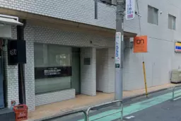 市ヶ谷駅 徒歩3分◆『東郷公園前』交差点近く◆交通量の多い東郷通り沿いで視認性も大◆物販＆サービス店舗向き◆外観