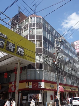 【本町・心斎橋】1F＋B1Fのメゾネット空間！駐車場跡地を活かしたリノベ店舗区画【飲食可（重飲食不可）】