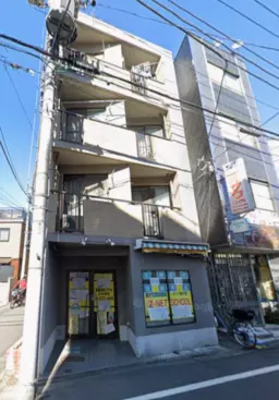 平和通り商店街面す。スケルトン渡し。外観