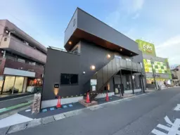 谷塚駅 徒歩1分／築後未入居物件／ スケルトン（ボード張り） 【軽飲食可】外観