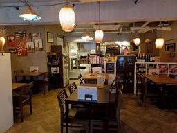 六本木駅から徒歩4分！多国籍料理店の居抜き物件！！外観