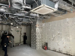 西新宿駅 徒歩7分 B1F スケルトン物件 【何業も可】外観