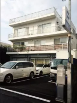 新宿御苑前駅徒歩3分・明るく開放的な約40㎡オフィス・店舗区画外観