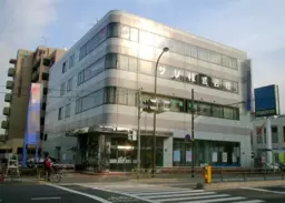 ■竹ノ塚駅 徒歩13分 1F・中2F一括貸し 前テナント：信用金庫 【業種相談、用途：事務所】外観